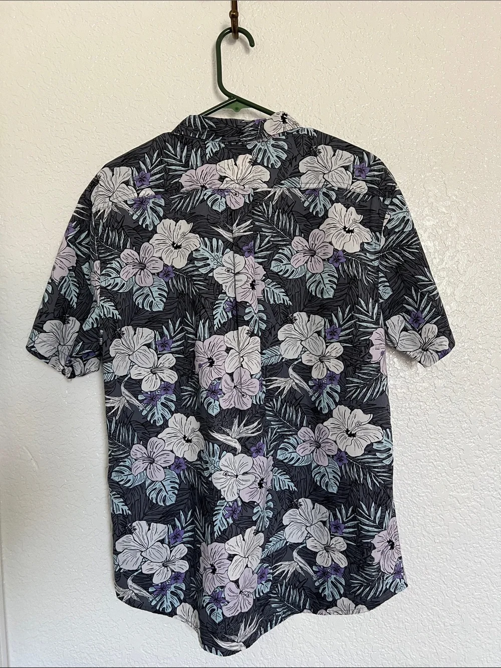 Levi's Men's Black Floral Short-Sleeve Button-Up Shirt
